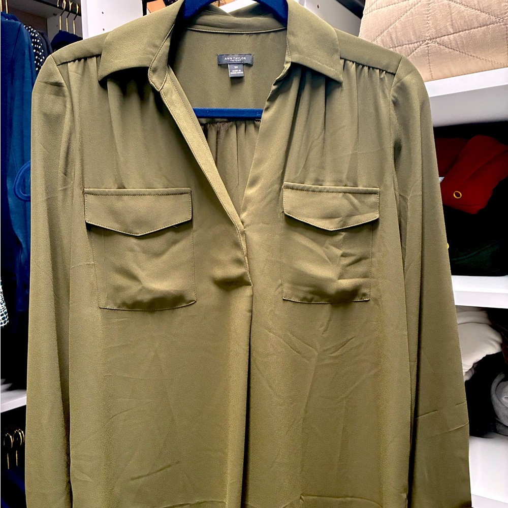 Ann Taylor factory, green, long sleeve camp shirt